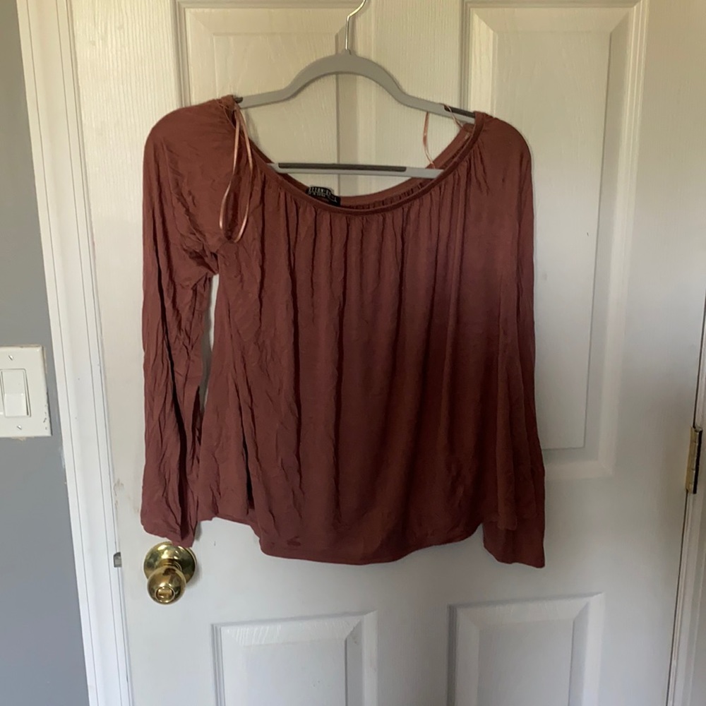 OFF THE SHOULDER LONG SLEEVE SHIRT